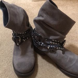 🌸NEW🌸 Moschino/Love Moschino Chain (Removable) Vintage Boots